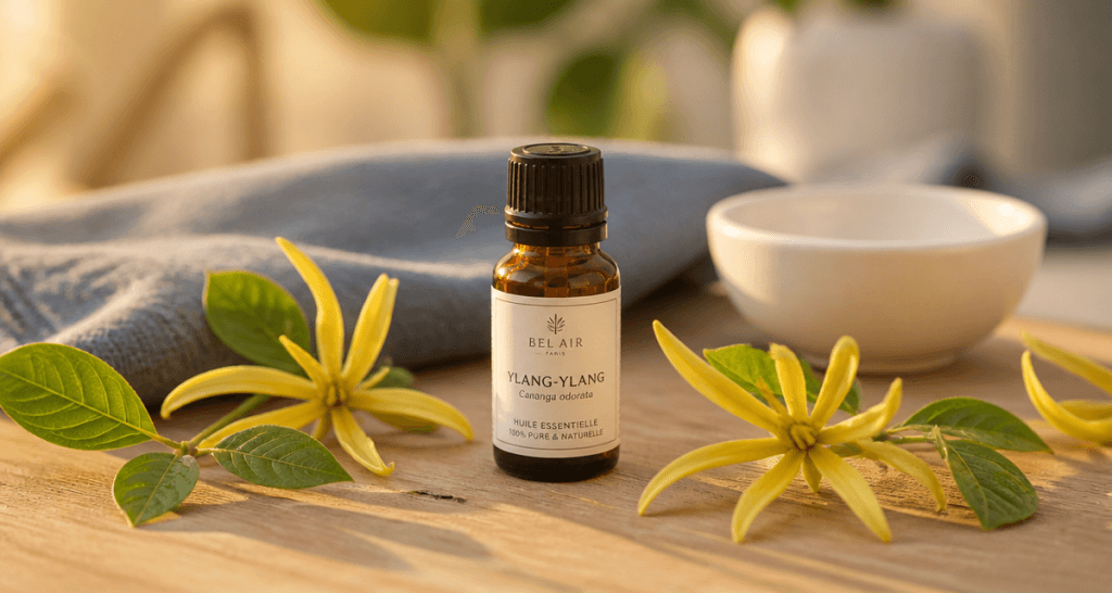 huile essentielle ylang ylang bienfaits flacon fleurs