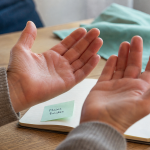 Mains froides signification spirituelle : mains, chaleur et intuition